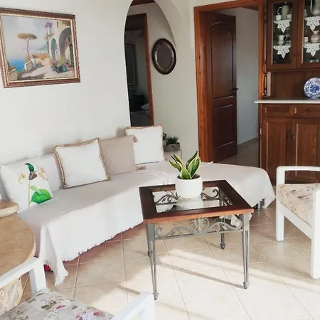 Mariannas Traditional House Holiday home *