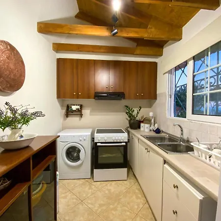 Mariannas Traditional House Дом отдыха