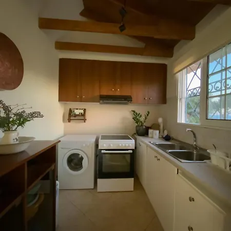 Mariannas Traditional House * Avia